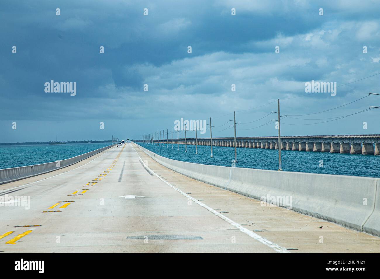 entrando nel ponte di 11 miglia con il vecchio ponte dalla 1912 sulla destra Foto Stock