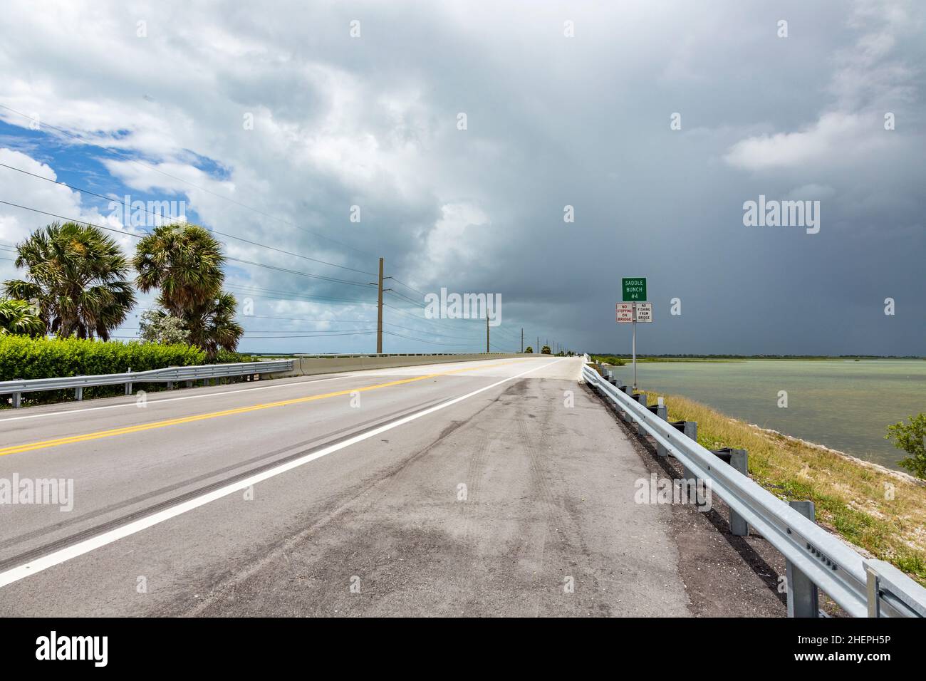 Empty Seven Mile bridge in i tasti vicino a key west, Florida Foto Stock