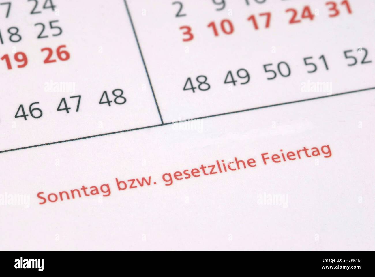 Domenica o giorni festivi, spiegazione su un calendario Foto Stock