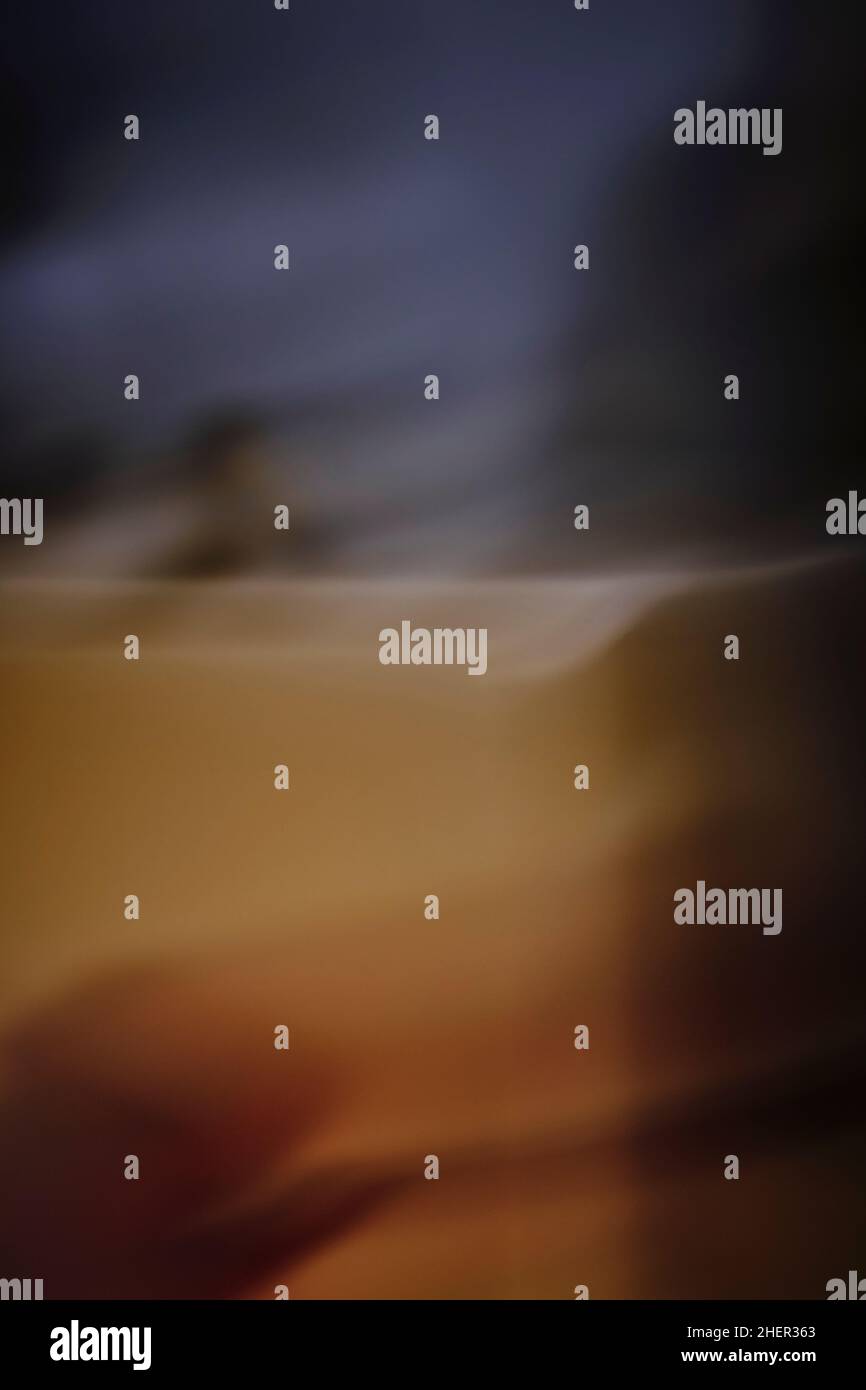 Immagine astratta utile come sfondo creato dal movimento intenzionale della fotocamera Foto Stock