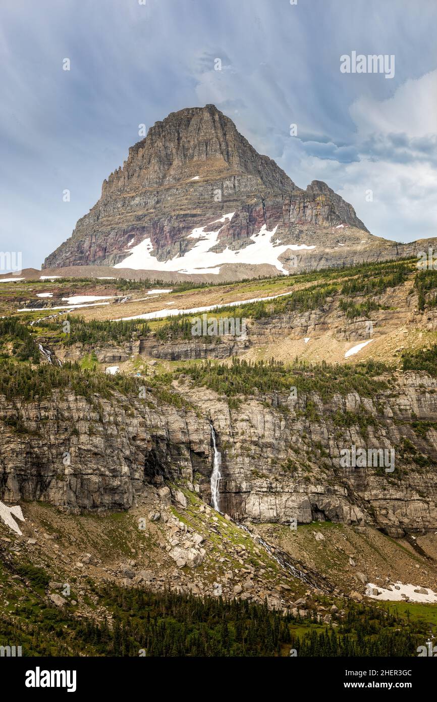 Vista maestosa dalla strada che va al sole nel Glacier National Park, Montana Foto Stock