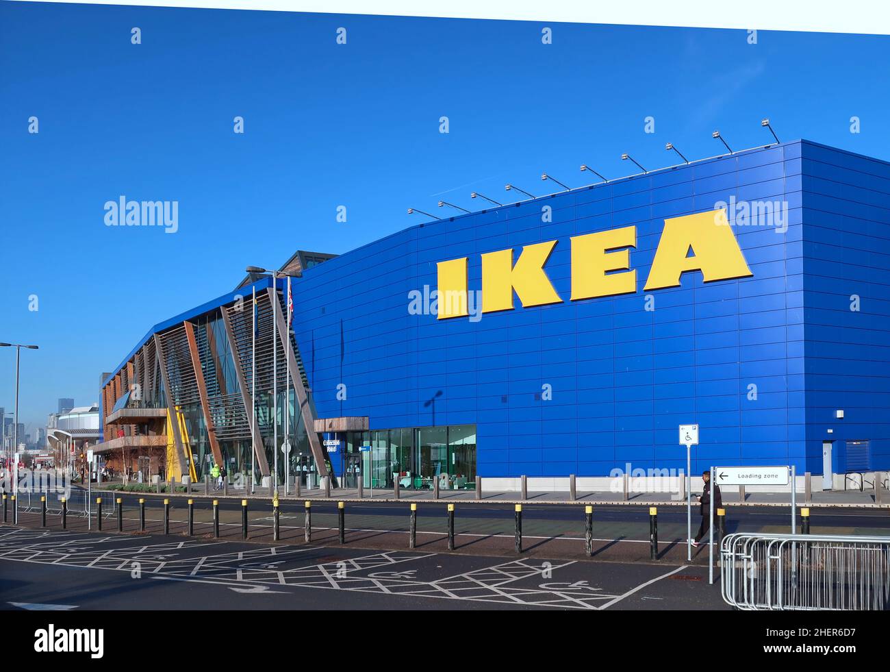 Facciata principale e ingresso al negozio IKEA a Greenwich, nel sud-est di Londra, Regno Unito. Millennium Leisure Park. Foto Stock