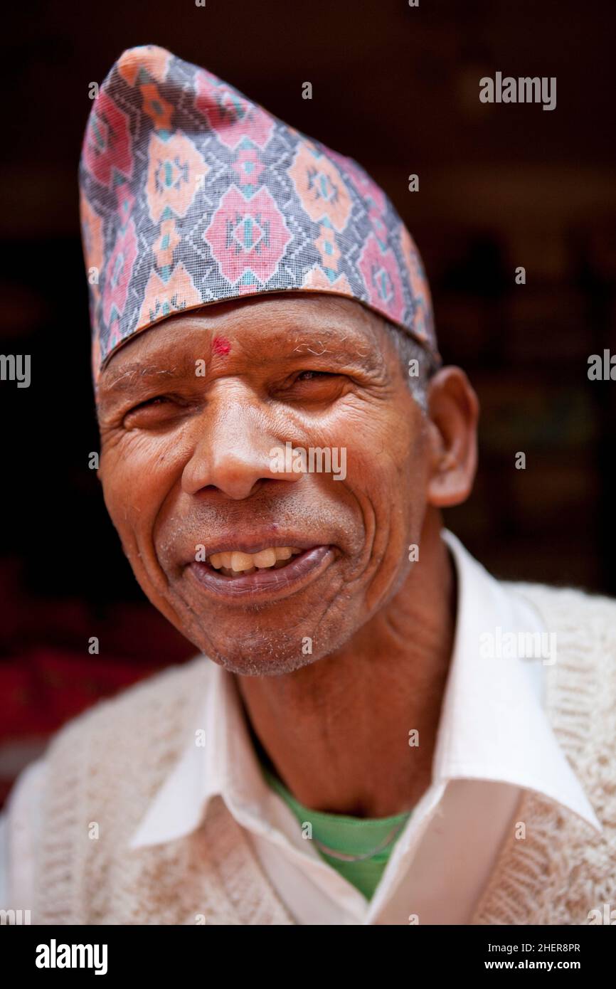 Un volto nella folla durante il nuovo anno nepalese (Bisket Jatra) nella città di Bhaktapur, patrimonio mondiale dell'UNESCO. Foto Stock