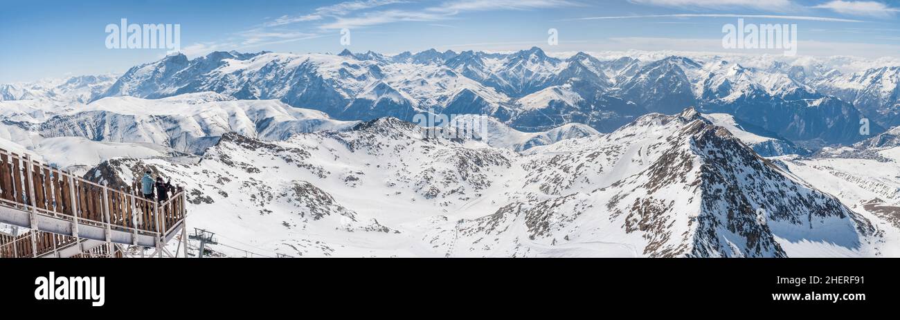 Una vista panoramica sulle Alpi montagne invernali, Les 2 Alpes, Francia Foto Stock