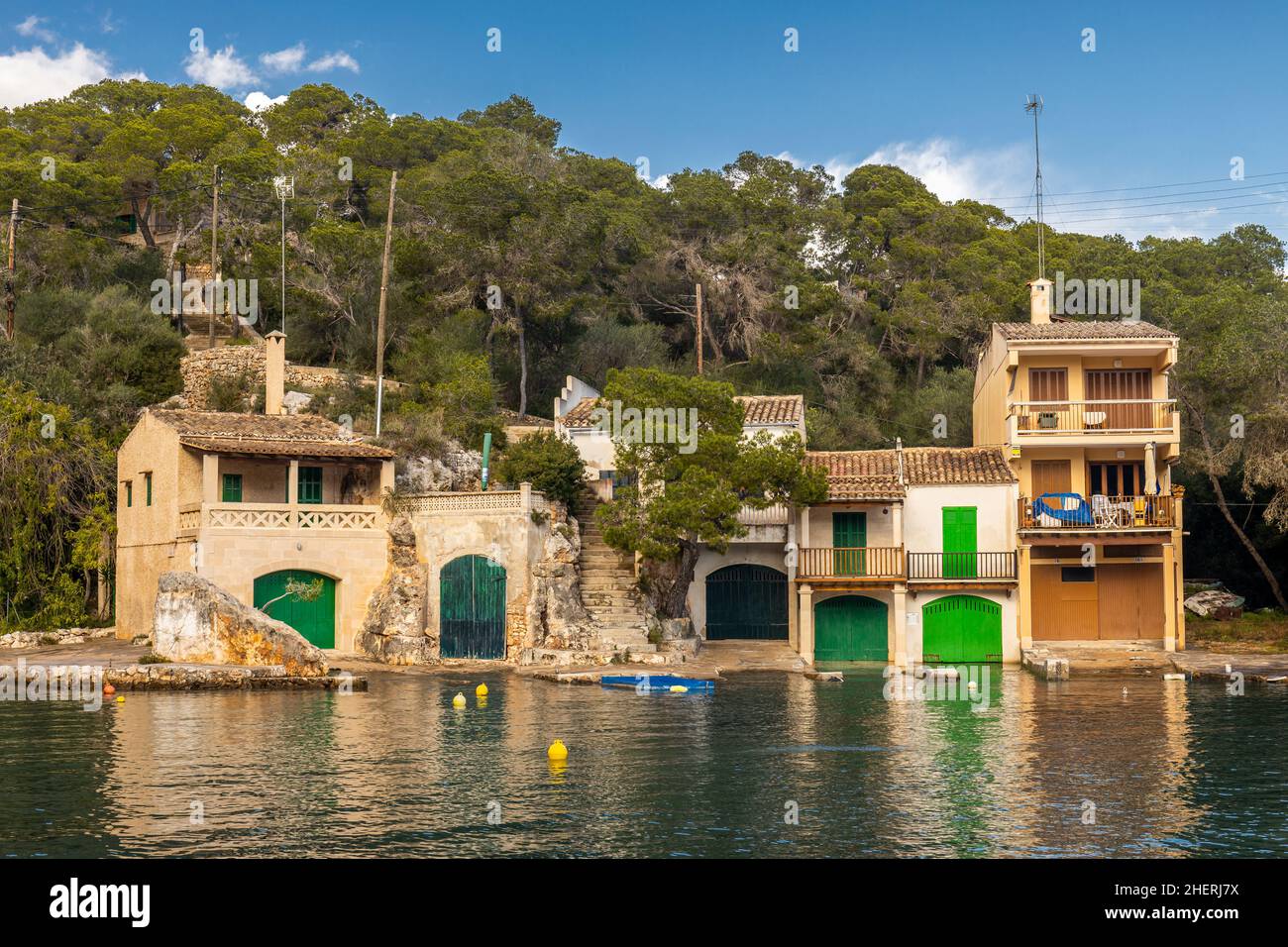 Le case dei pescatori e le case di campagna nella baia di Calò d'en Boira a Cala Figuera, Santanyí, Maiorca, Maiorca, Isole Baleari, Spagna Foto Stock