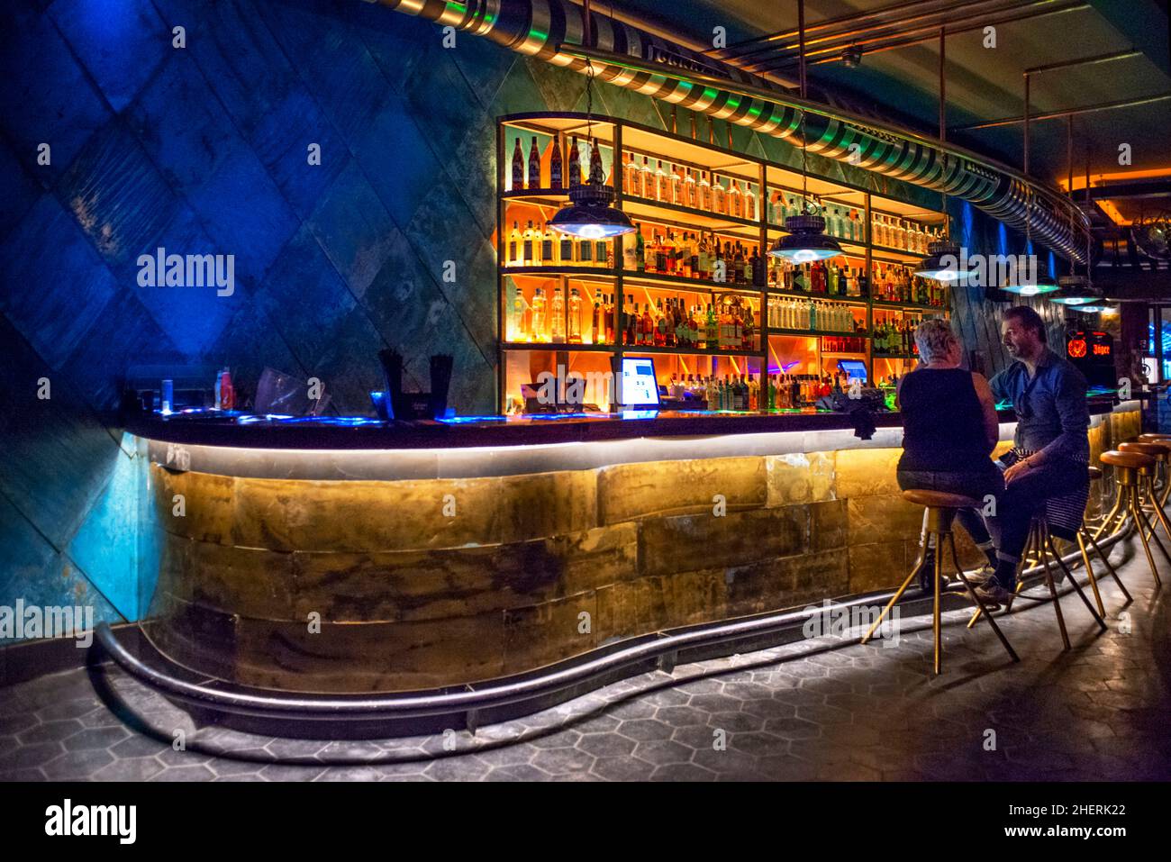 La scimmia piper pub steampunk bar vita notturna nel quartiere di Santa Cruz Siviglia Antalusia Spagna Foto Stock