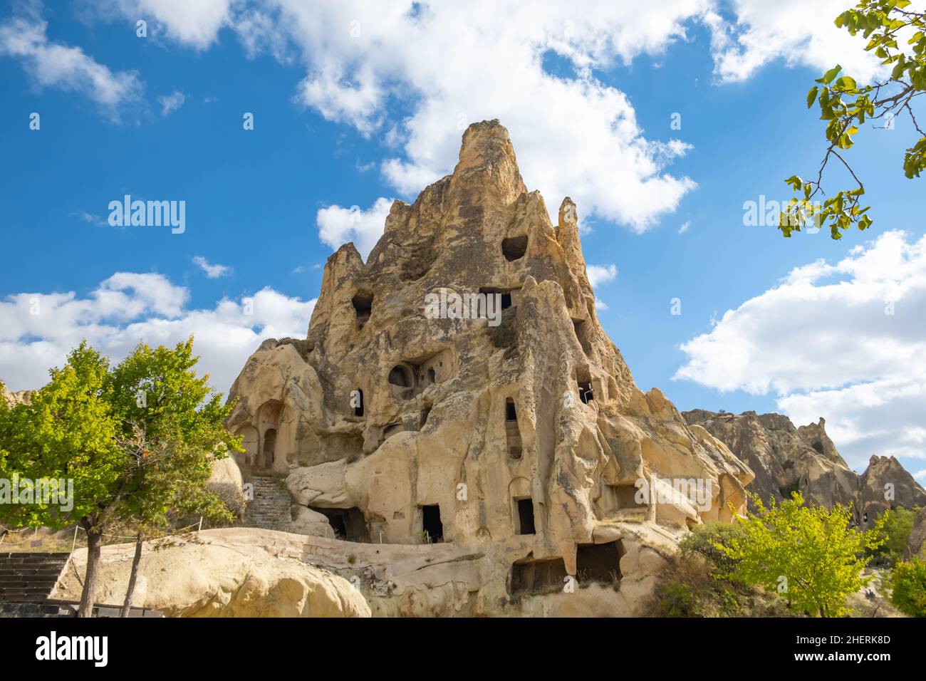 Museo all'aperto di Goreme e camini delle fate in Cappadocia, Turchia - Ottobre, 2021. Goreme museo all'aperto e camini delle fate. Sito patrimonio dell'umanità dell'UNESCO. Foto Stock