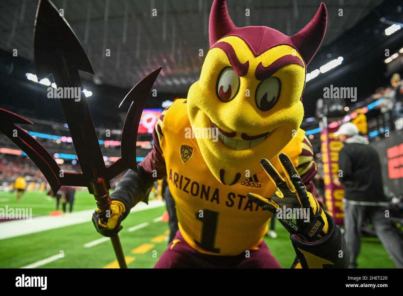 Arizona state Sun Devils mascotte Sparky pone prima della partita del Las Vegas Bowl contro i distintivi del Wisconsin, giovedì 30 dicembre 2021, a Las Vegas. Wisc Foto Stock