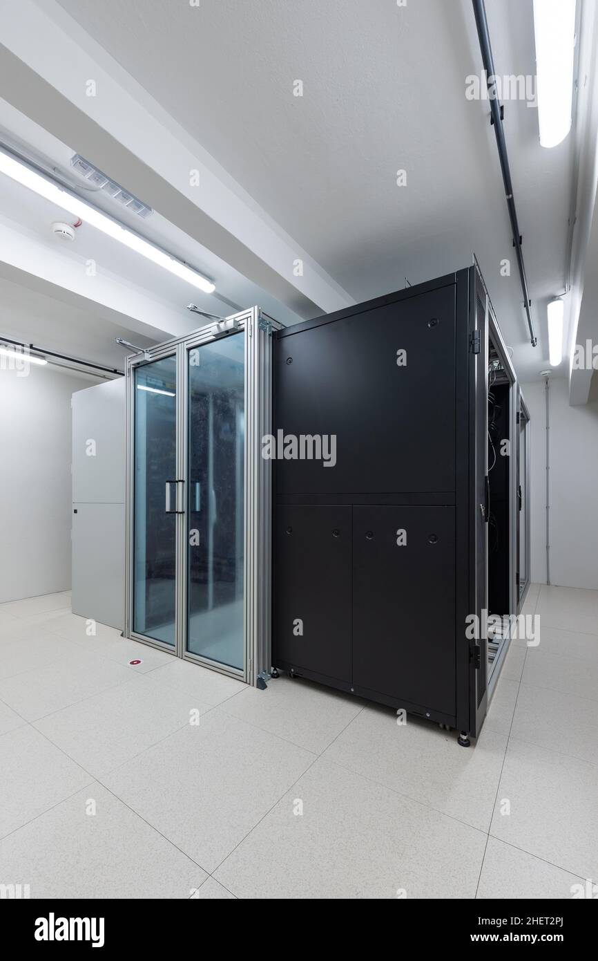 unità rack per il controllo ambientale del centro di elaborazione dati Foto Stock