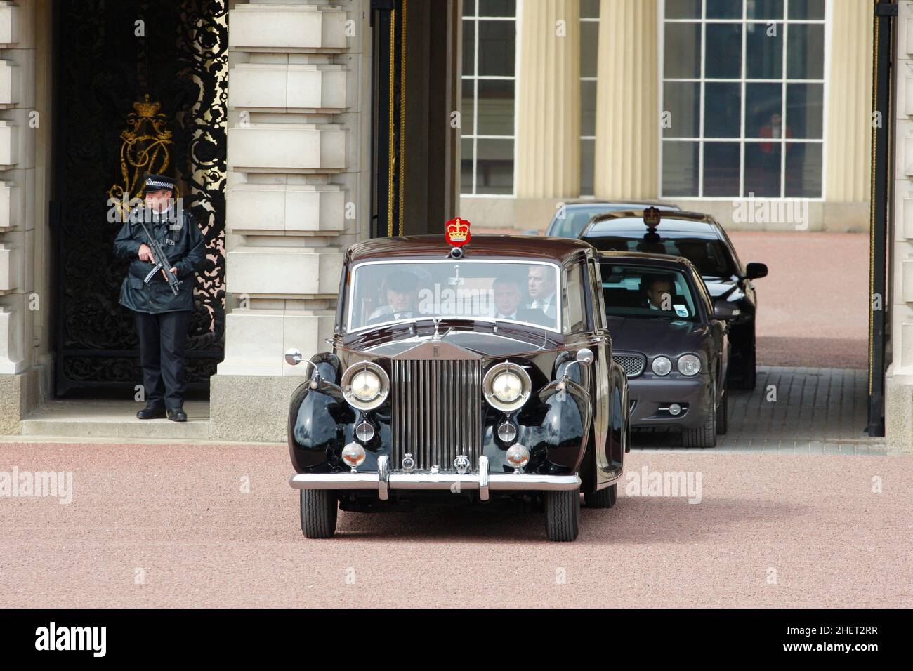 Il figlio del Principe Andrew la Regina accompagnato dalle sue figlie la Principessa Eugenie e la Principessa Beatrice mentre lasciano Buckingham Palace da immacolati Rolls Royce d'epoca per commemorare il 60th anniversario dell'adesione della Regina, Londra. 5 Giugno 2012 --- immagine di © Paul Cunningham Foto Stock