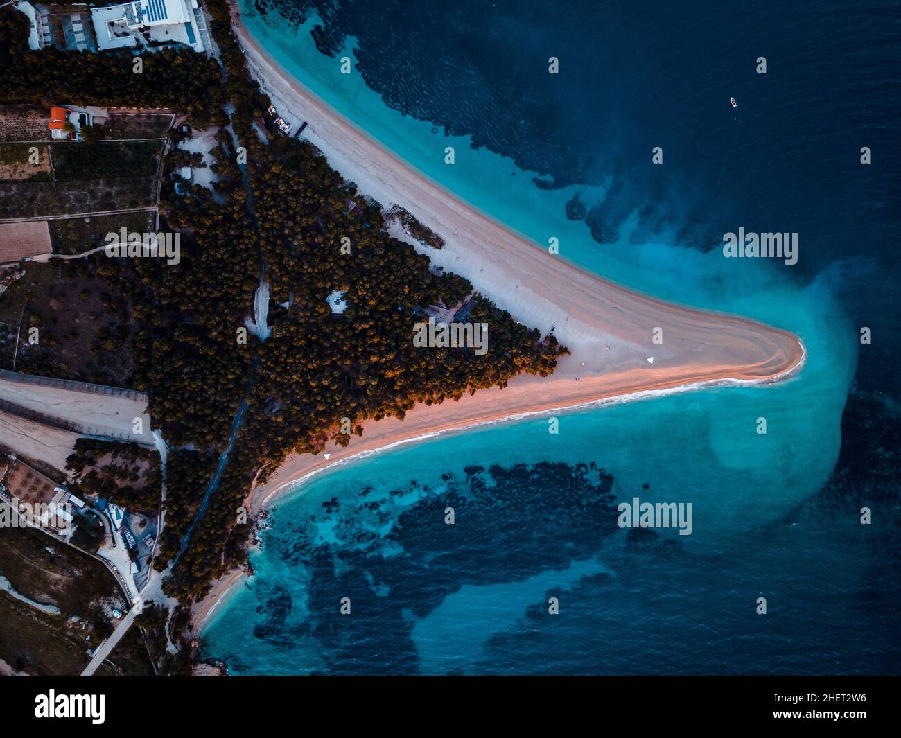 Famoso punto di riferimento in Croazia: Spiaggia di Zlatni rat a Bol, Isola di Brac, Croazia Foto Stock