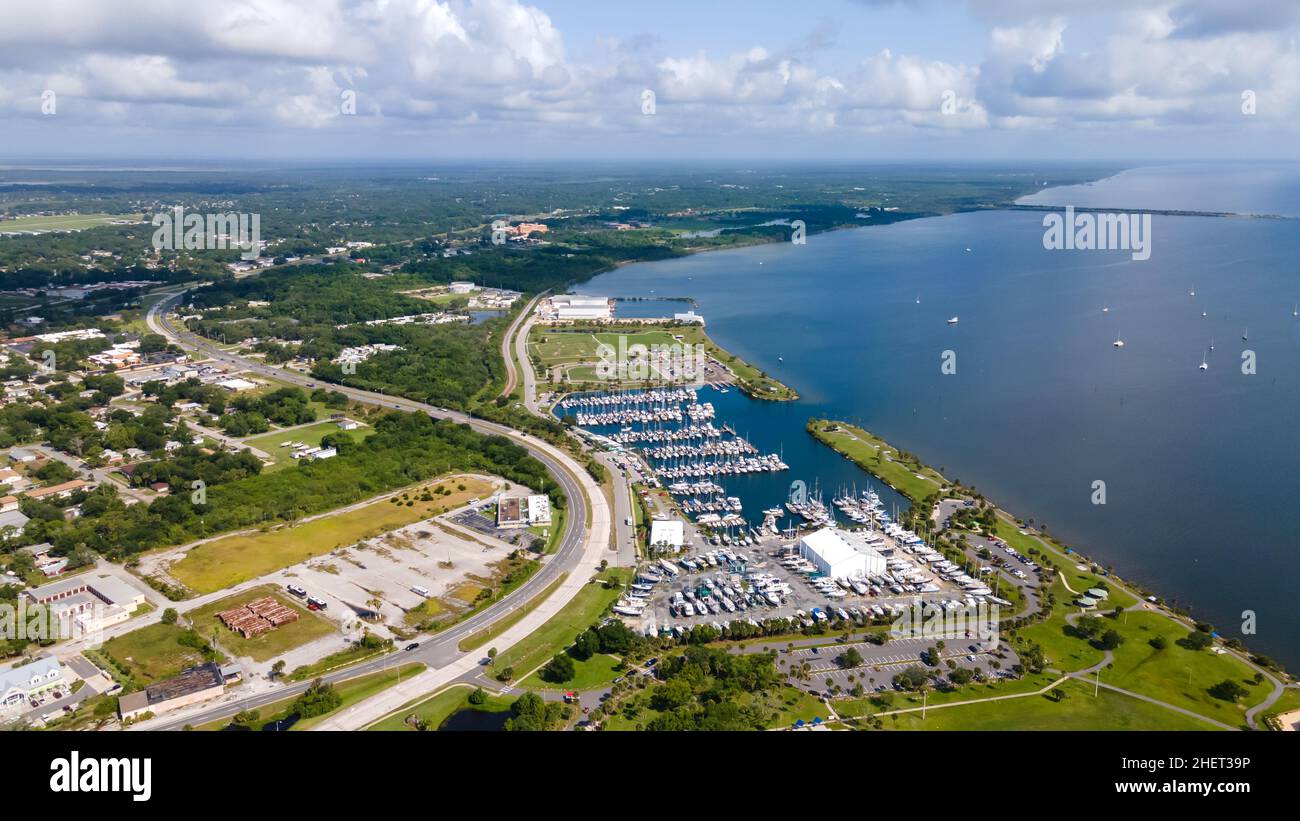 Vista aerea di Cape Canaveral. Lancio del razzo SpaceX Falcon 9. Kennedy Space Center LC-39A. Foto Stock