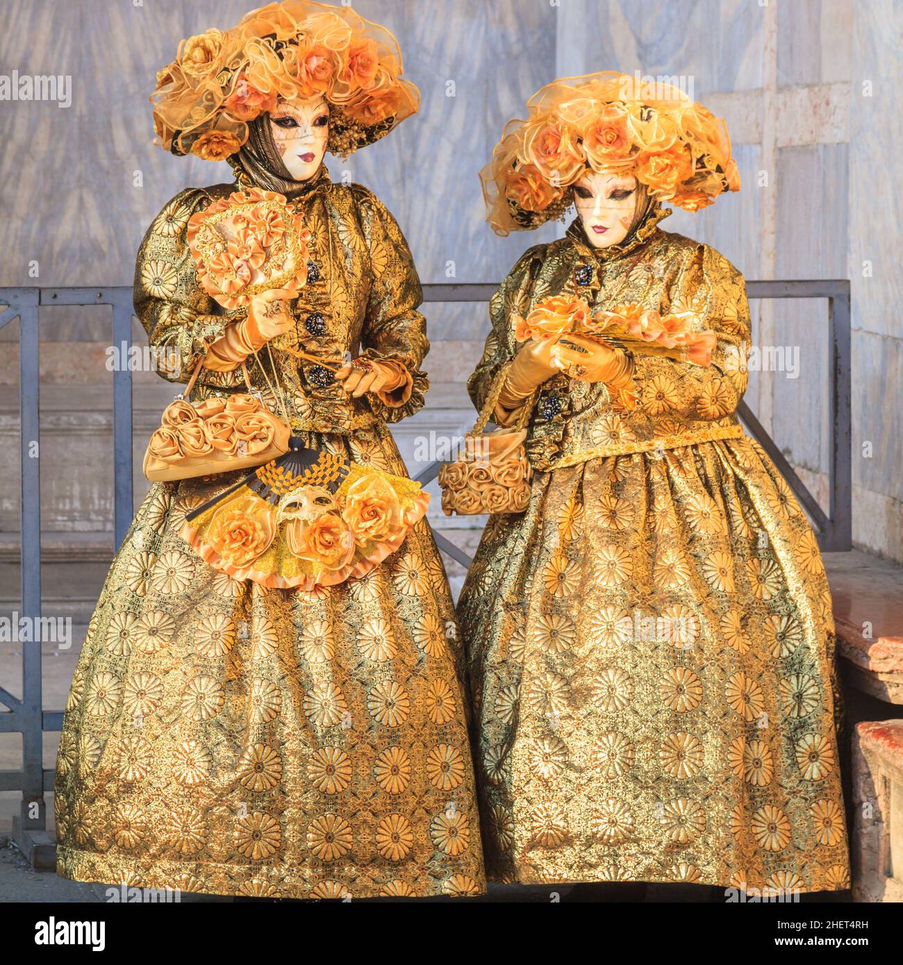 Costumi d'oro al carnevale di venezia immagini e fotografie stock ad alta  risoluzione - Alamy
