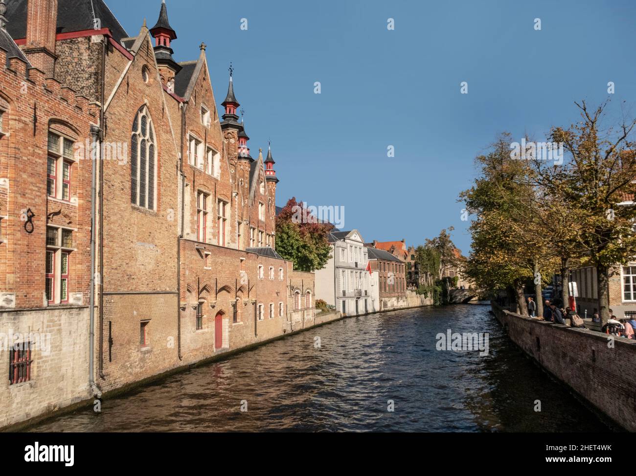 Classic vista panoramica del centro storico della città di Brugge, a cui spesso viene fatto riferimento come la Venezia del Nord, provincia della Fiandre Occidentale, Belgio Foto Stock