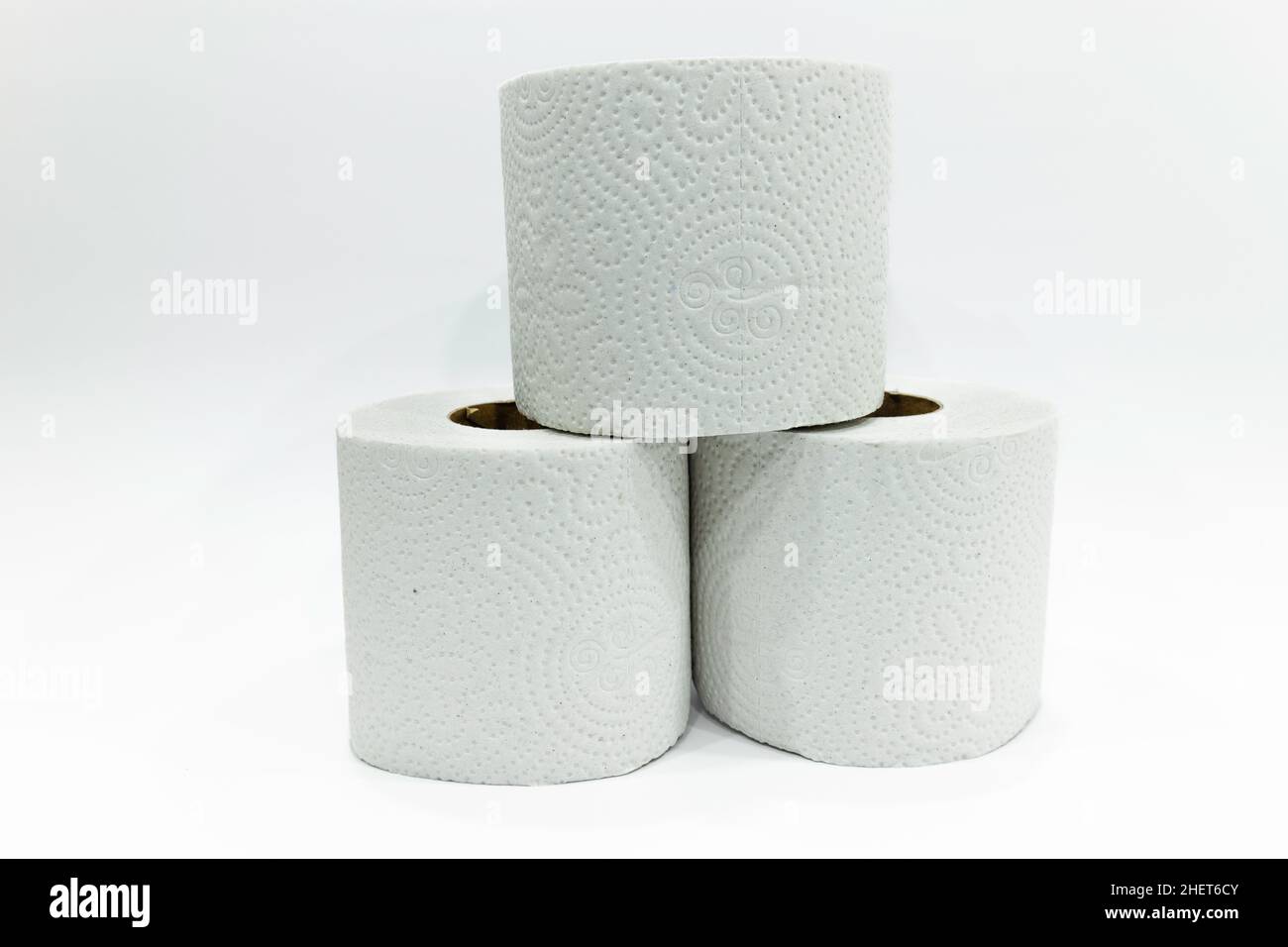 Carta igienica close-up isolati su sfondo bianco Foto Stock
