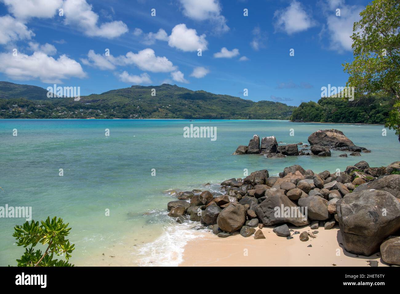Spiaggia incontaminata costa occidentale Mahe Seychelles 1 Foto Stock