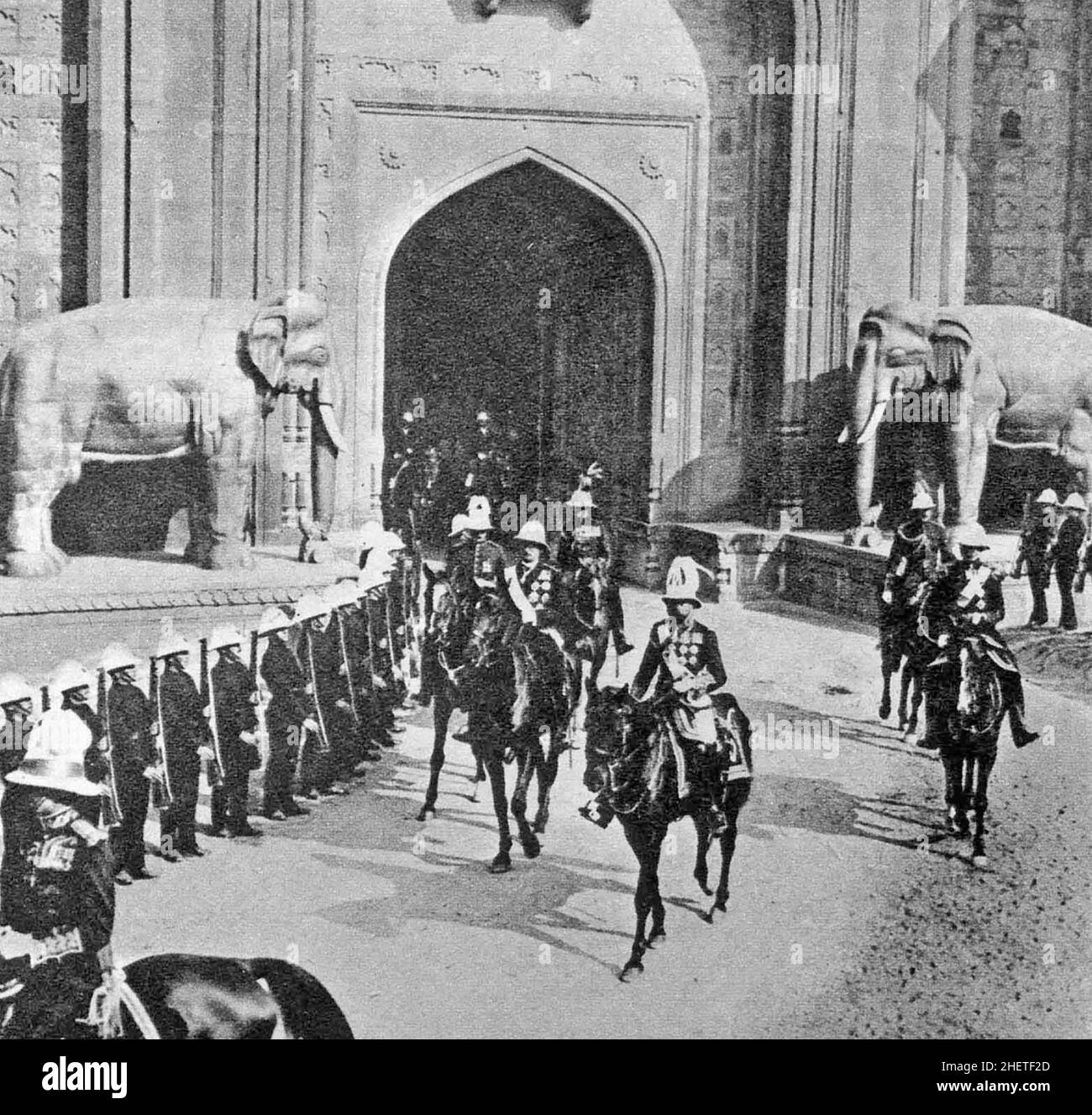 GEPRGE V (1865-1936) entrando a Delhi nel 1911 per il Durbat Foto Stock