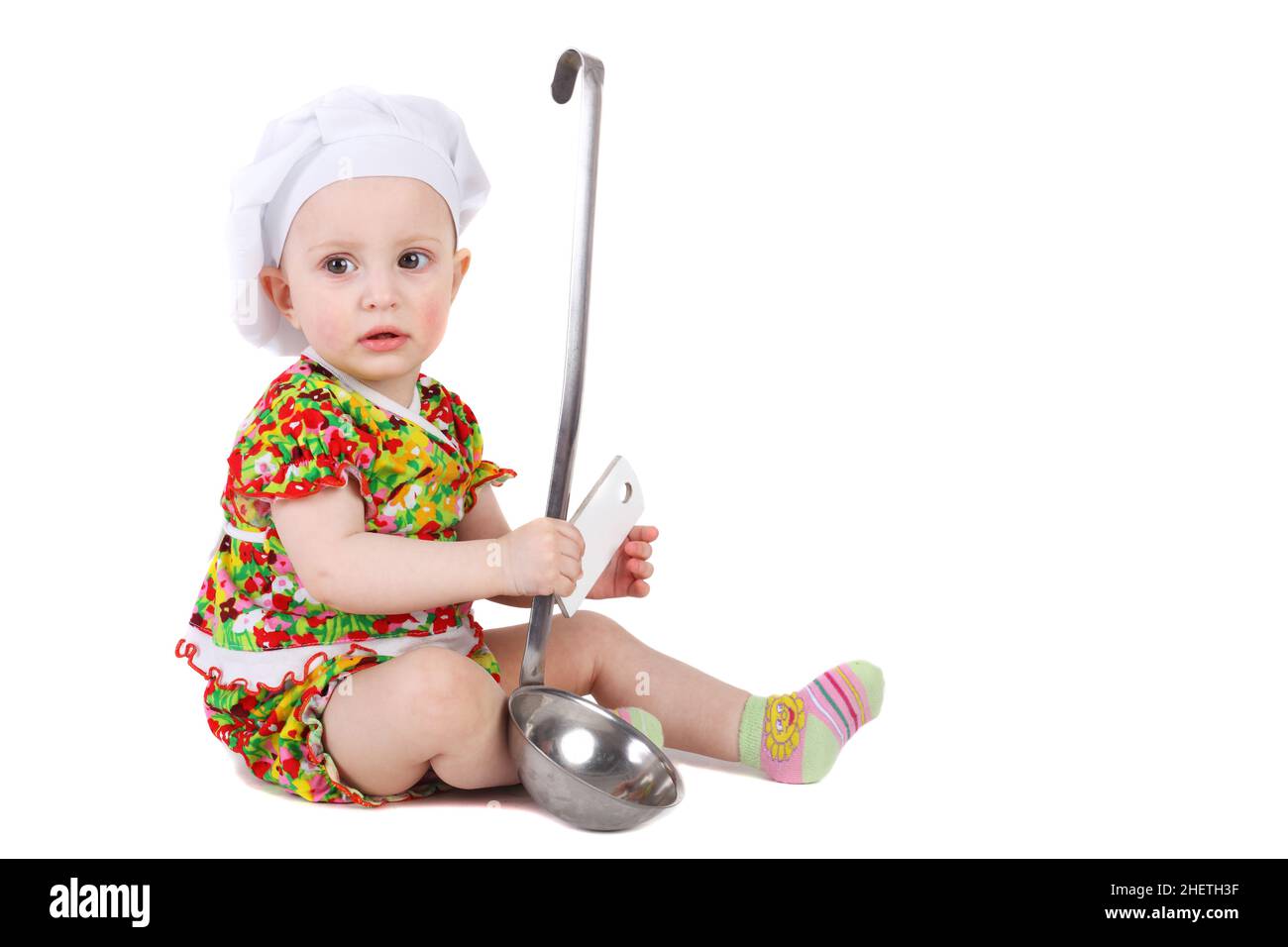 piccolo bambino carino che gioca un cuoco Foto Stock