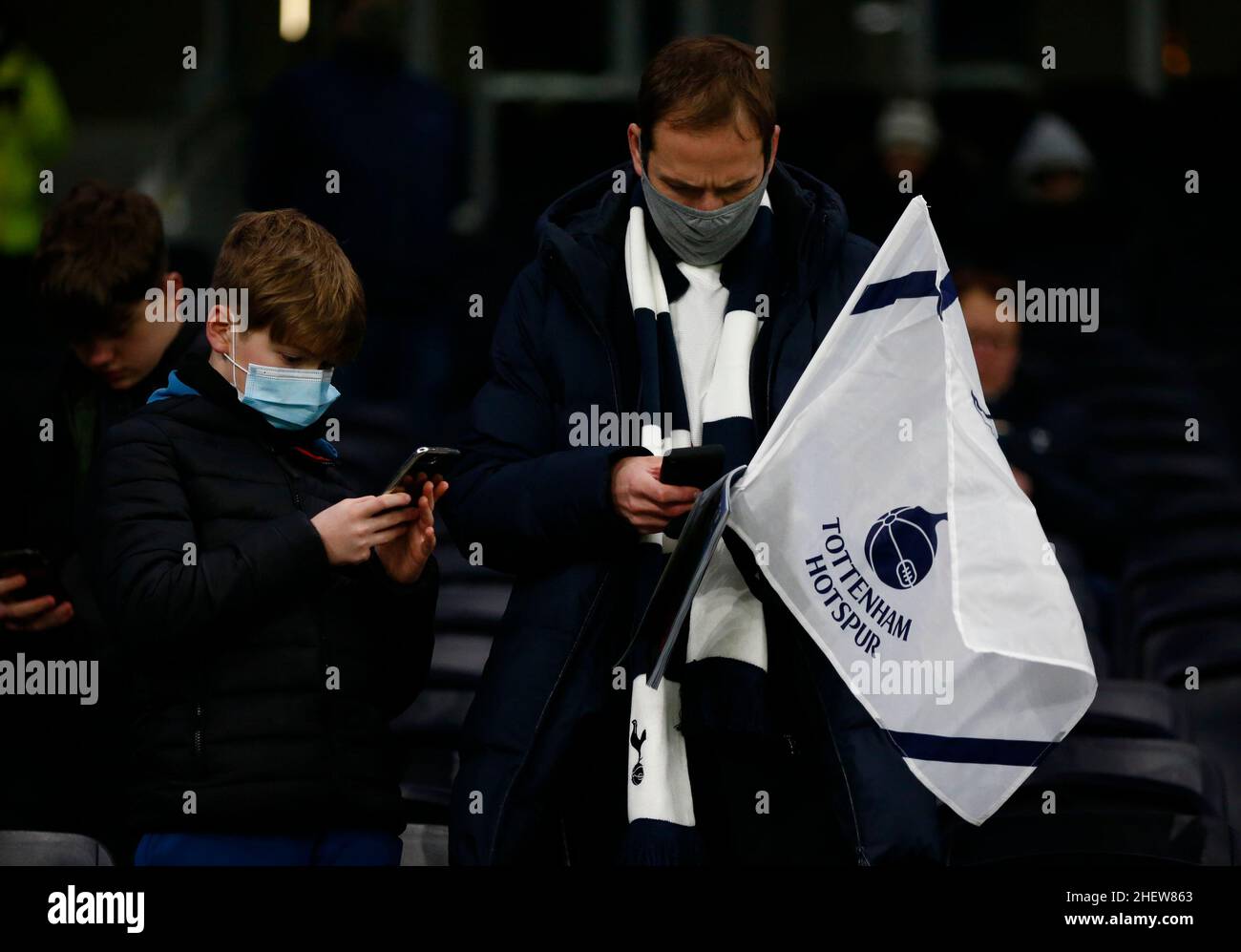 Londra, Regno Unito. 12th Jan 2022. LONDRA, Inghilterra - GENNAIO 12:Tottenham Hotspur tifosi durante Carabao Cup semi-finale 2nd tratta tra Tottenham Hotspur e Chelsea allo stadio Tottenham Hotspur, Londra, Inghilterra il 12th Dicembre 2022 credito: Azione Foto Sport/Alamy Live News Foto Stock