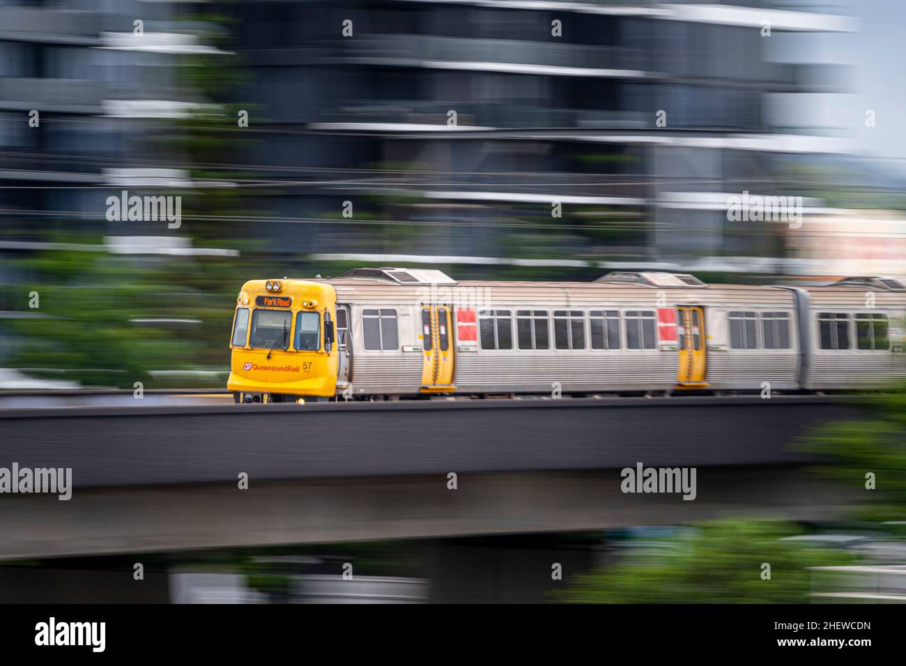 Treno pendolari sulla linea interna della città, Brisbane, Queensland, Australia Foto Stock