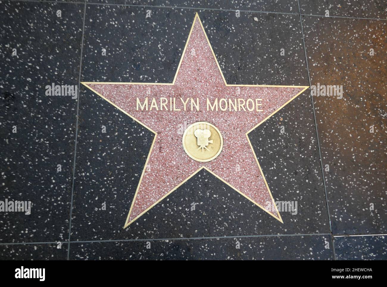 Los Angeles, California, USA 11th gennaio 2022 una visione generale dell'atmosfera di Actress Marilyn Monroe's Hollywood Walk of Fame Star il 11 gennaio 2022 a Los Angeles, California, USA. Foto di Barry King/Alamy Stock Foto Foto Stock