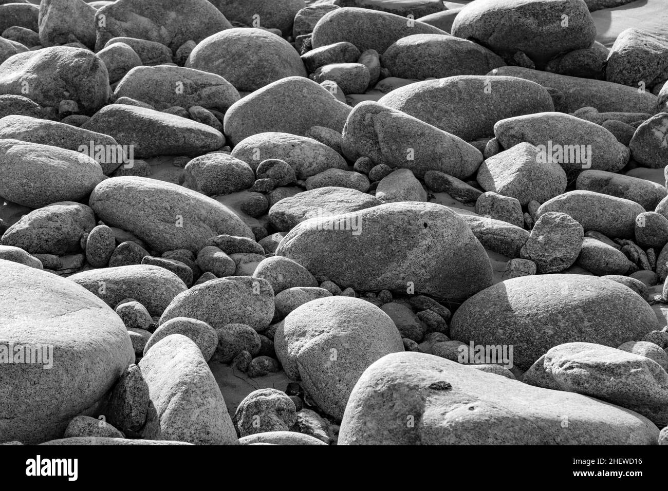 Lavati i ciottoli sulla spiaggia di Pebble Beach, USA Foto Stock