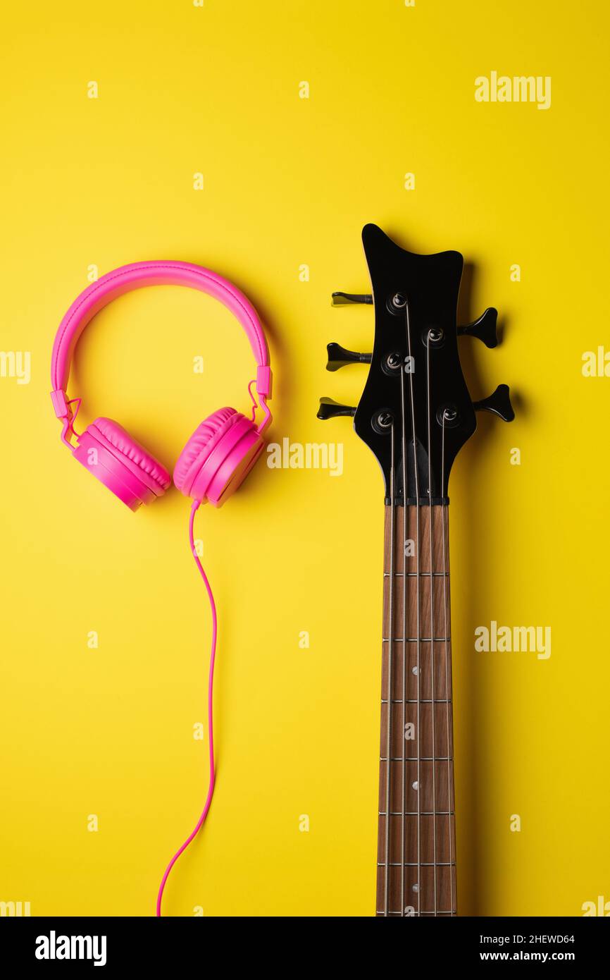 Guitar over head immagini e fotografie stock ad alta risoluzione - Alamy