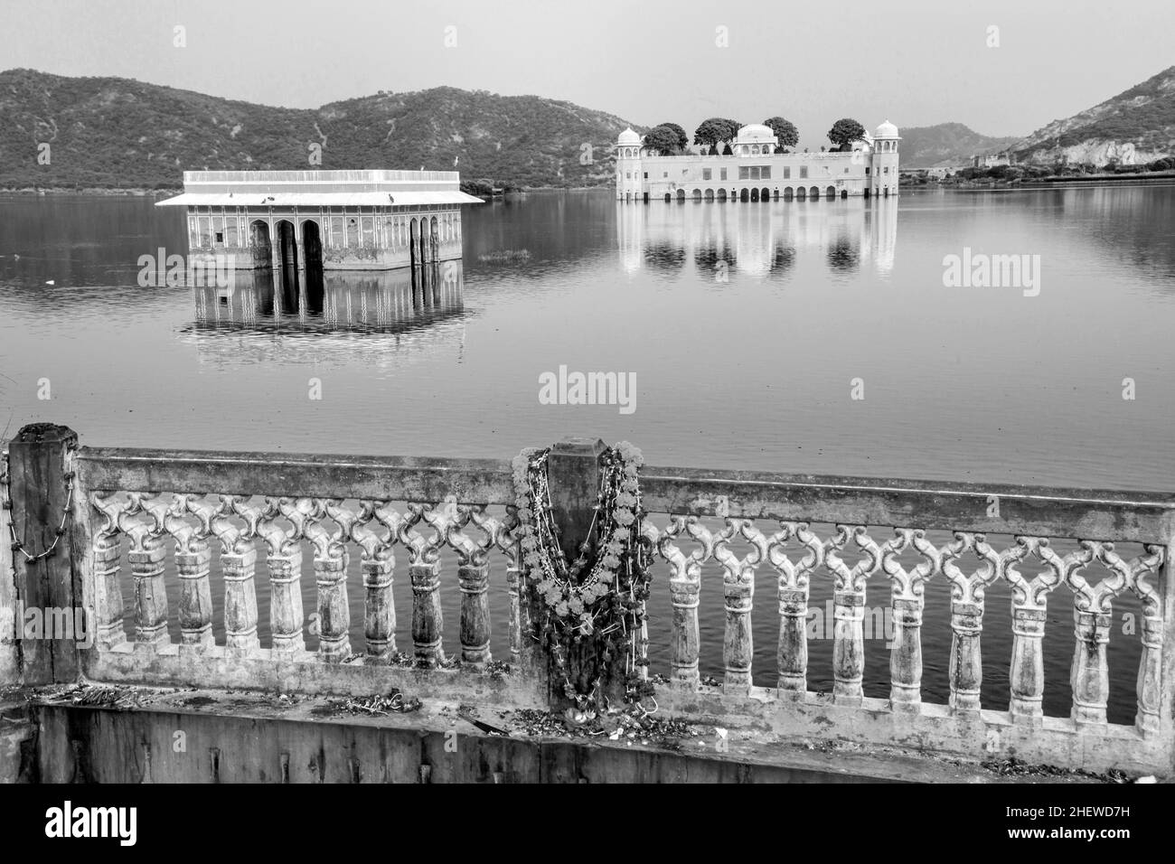 Water Palace (Jal Mahal) nel lago Man Sagar. Jaipur, Rajasthan, India. 18th secolo. Il palazzo Dzhal-Mahal Foto Stock