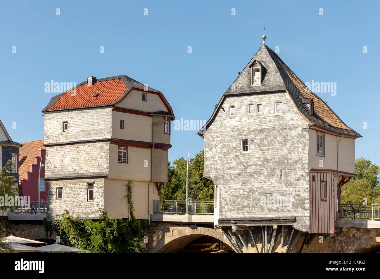 Bad Kreuznach, Brueckenhaeuser, Germania sotto il cielo blu Foto Stock