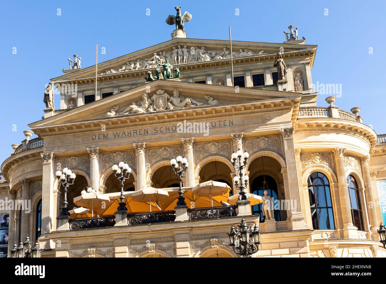 Facciata del vecchio teatro dell'opera a Francoforte sul meno Foto Stock