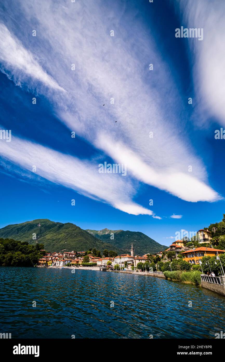 Vista di Morgozzo sul lago di Mergozzo, vicino al lago maggiore. Foto Stock