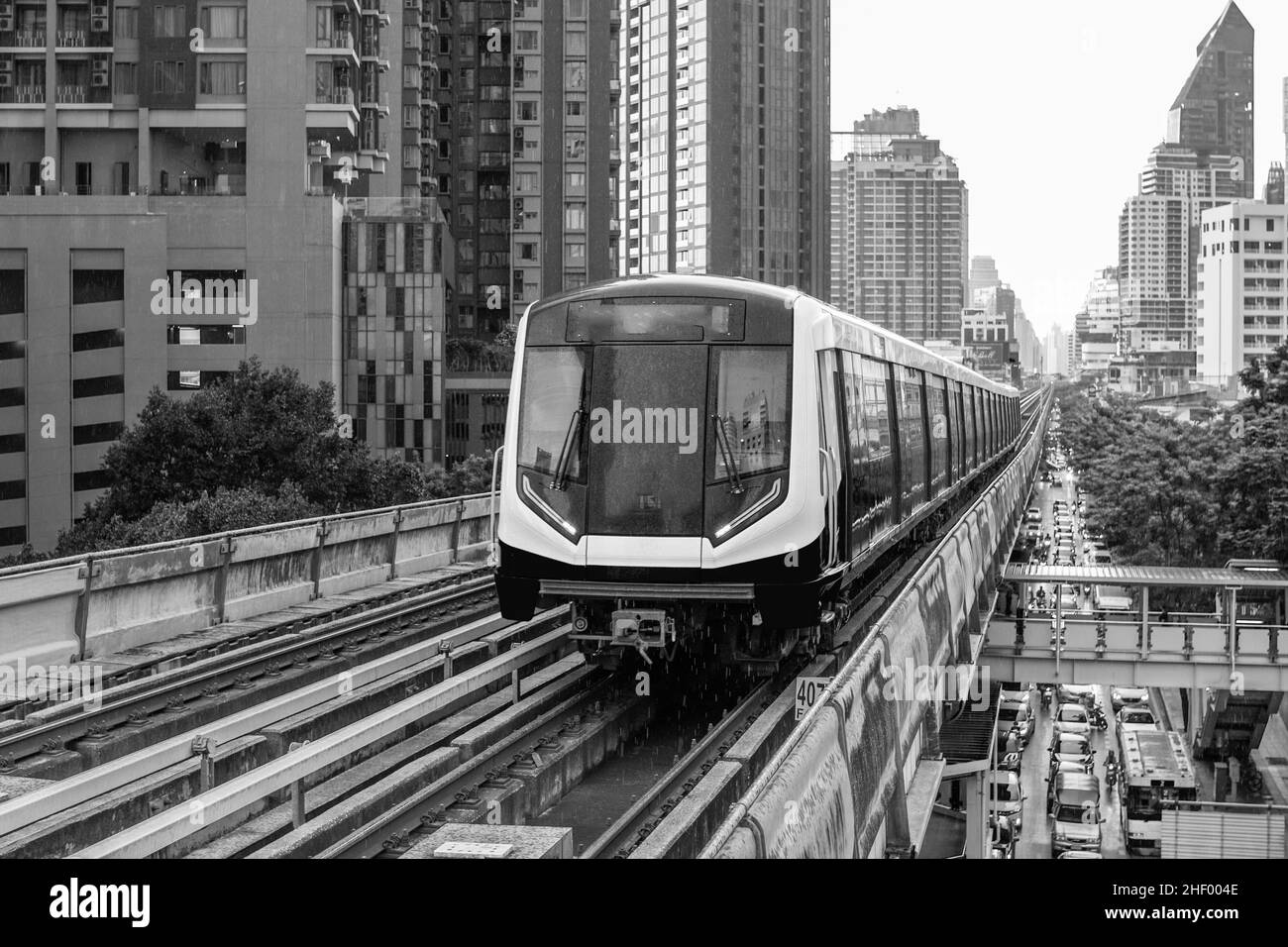 Lo Skytrain e il paesaggio urbano a Bangkok Thailandia Sud-Est asiatico Foto Stock