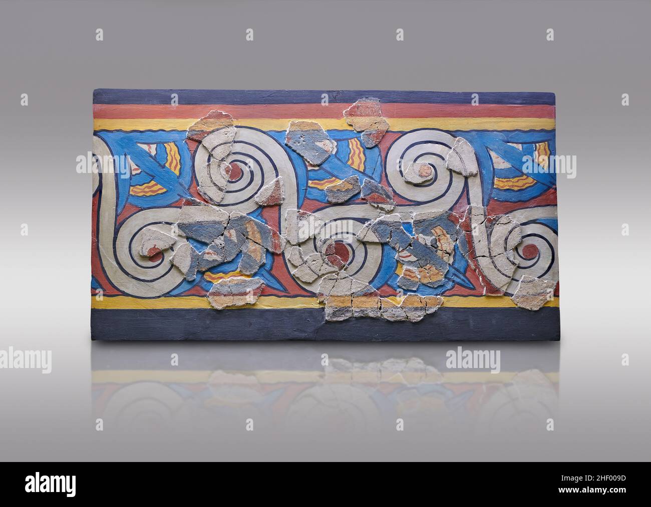 Affresco murale miceneo con spirali running e decorazioni in loto dal Palazzo di Micene, zona pithos, 1500-1400 a.C. Micene. Micene archeologica Foto Stock