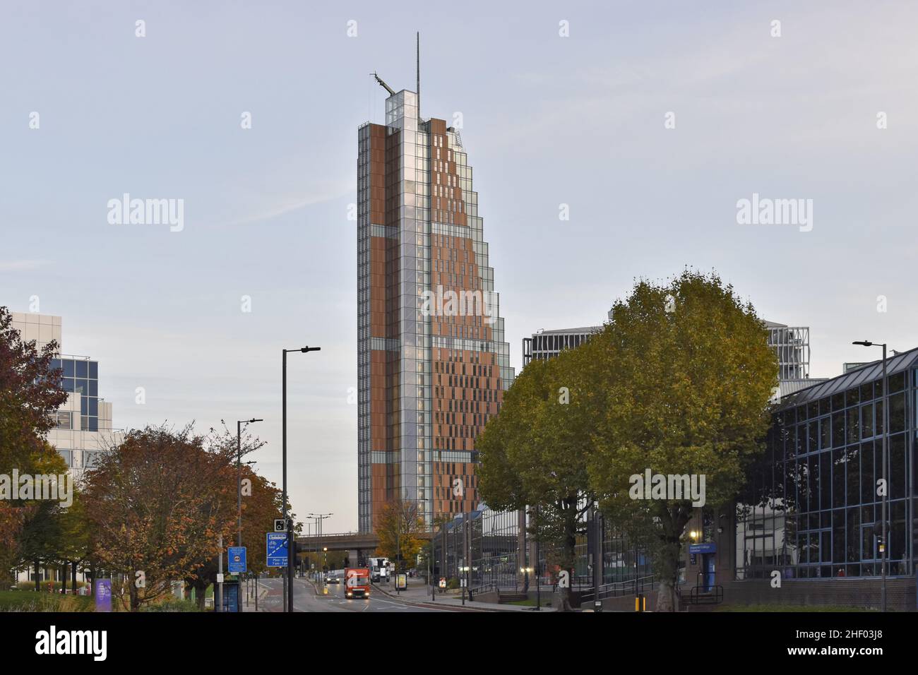 Imperial College London, White City Campus, edificio alto e moderno a uso misto. Foto Stock