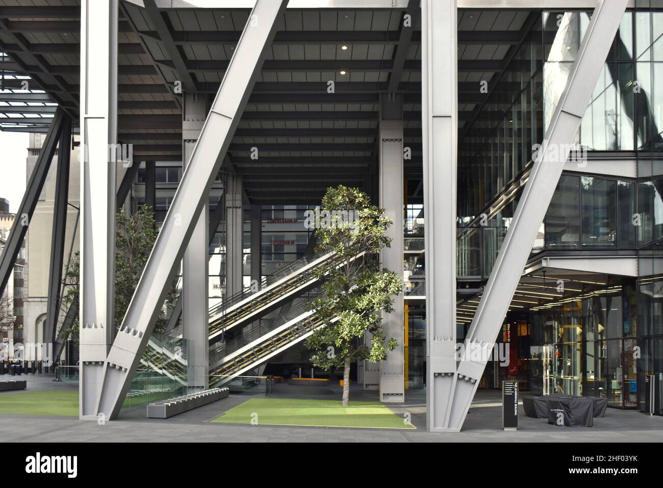 122 Leadenhall Street (edificio Leadenhall) - moderno grattacielo in acciaio e vetro dettaglio struttura, City of London UK. Foto Stock