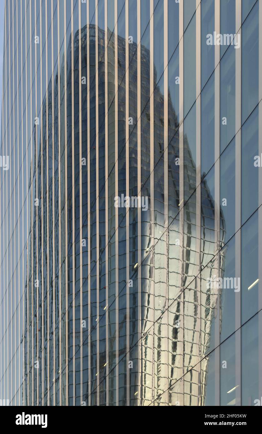 One Blackfriars - moderno grattacielo vetro riflessione facciata, Bank Side London UK. Foto Stock