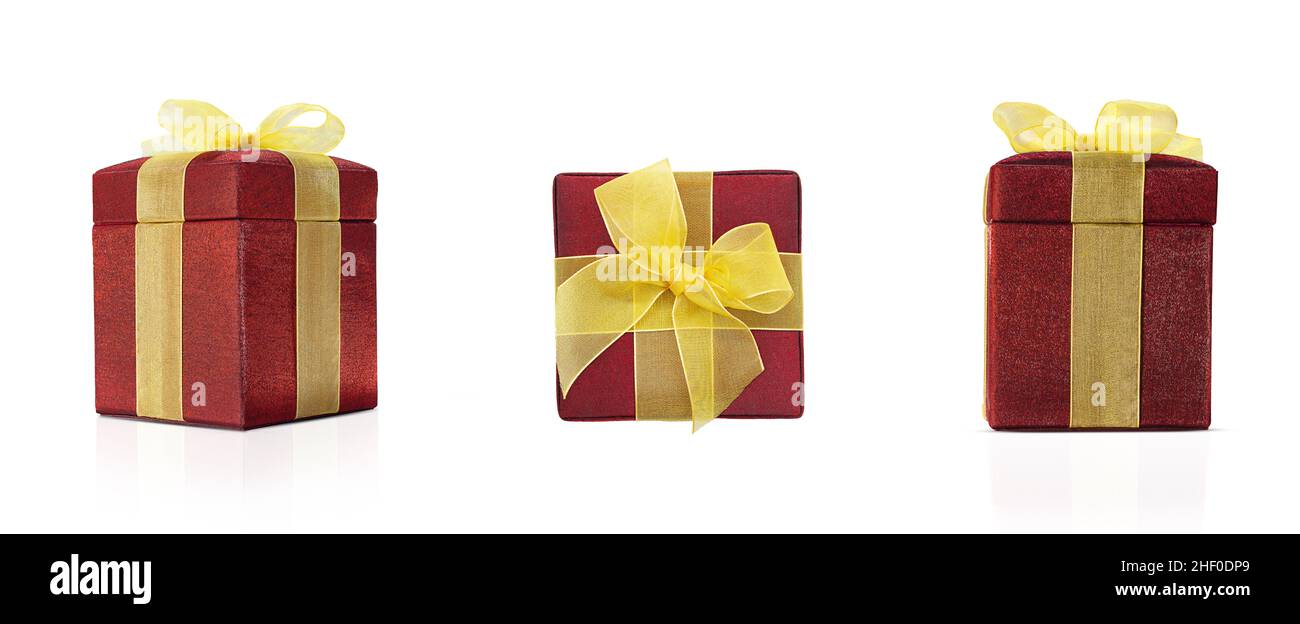 Scatola rossa lucida con arco giallo. Tre angoli. Vista dall'alto, laterale, dritta su sfondo bianco isolato. Elemento di progettazione. Sorpresa festiva Foto Stock