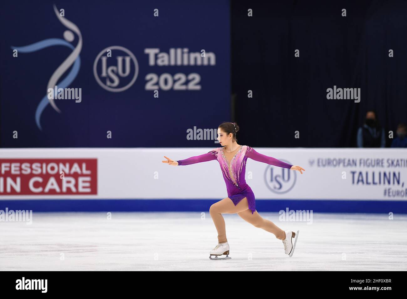 Tallinn, Estonia. Gennaio 13 2021: Regina SCHERMANN (HUN), durante il programma corto delle donne, al campionato europeo di skating di figura ISU 2022, alla sala di ghiaccio di Tondiraba, il 13 gennaio 2022 a Tallinn, Estonia. Credit: Raniero Corbelletti/AFLO/Alamy Live News Foto Stock