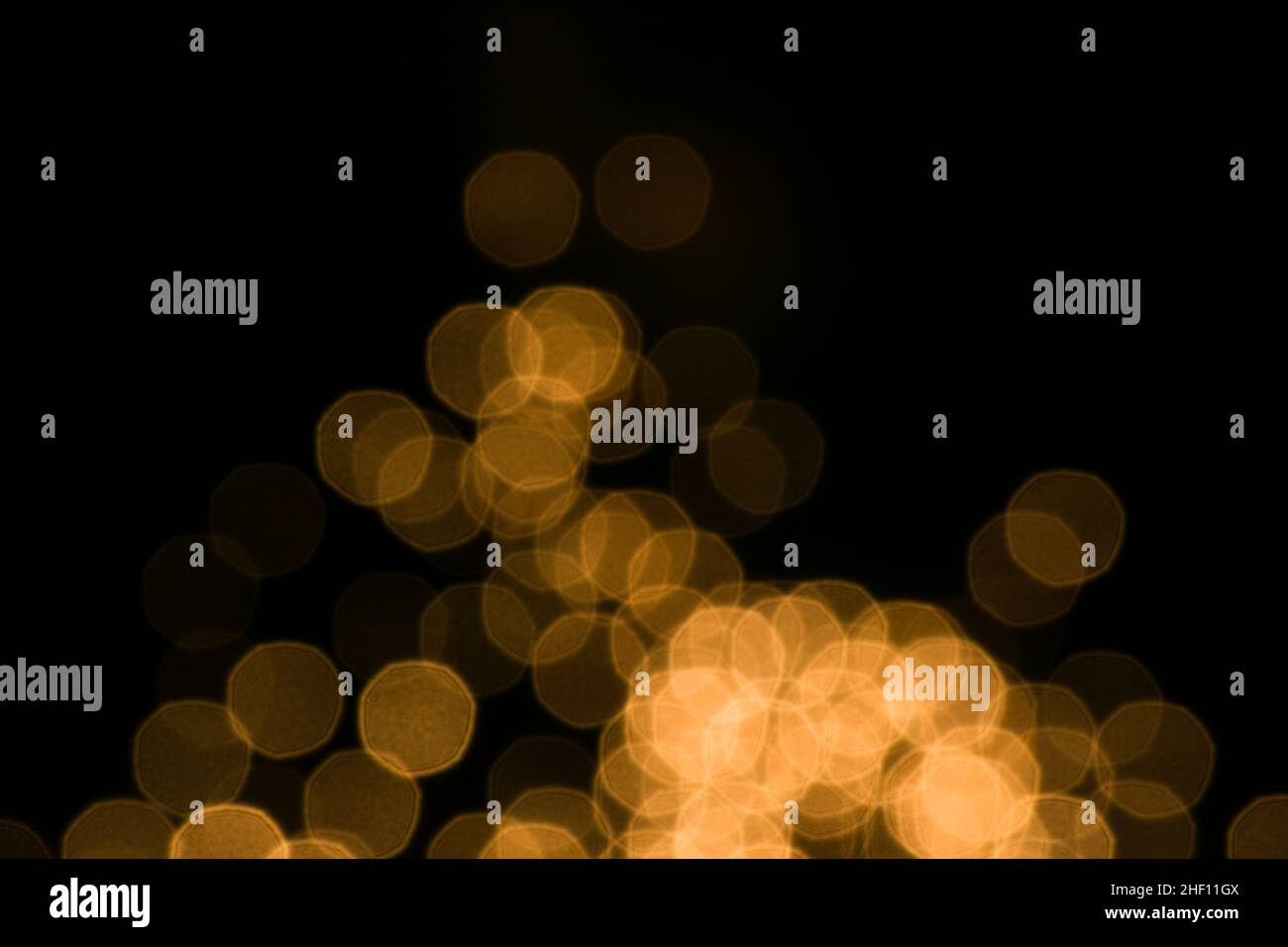 Molti cerchi chiari su sfondo nero Foto Stock