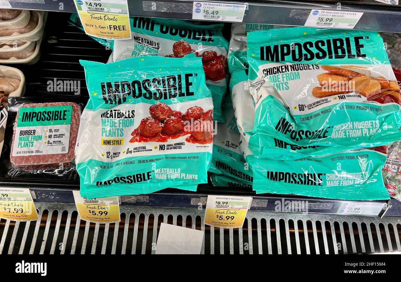 Impossible Foods Frozen Meat items made from Plants in the freezer at a drogheria store. Foto Stock