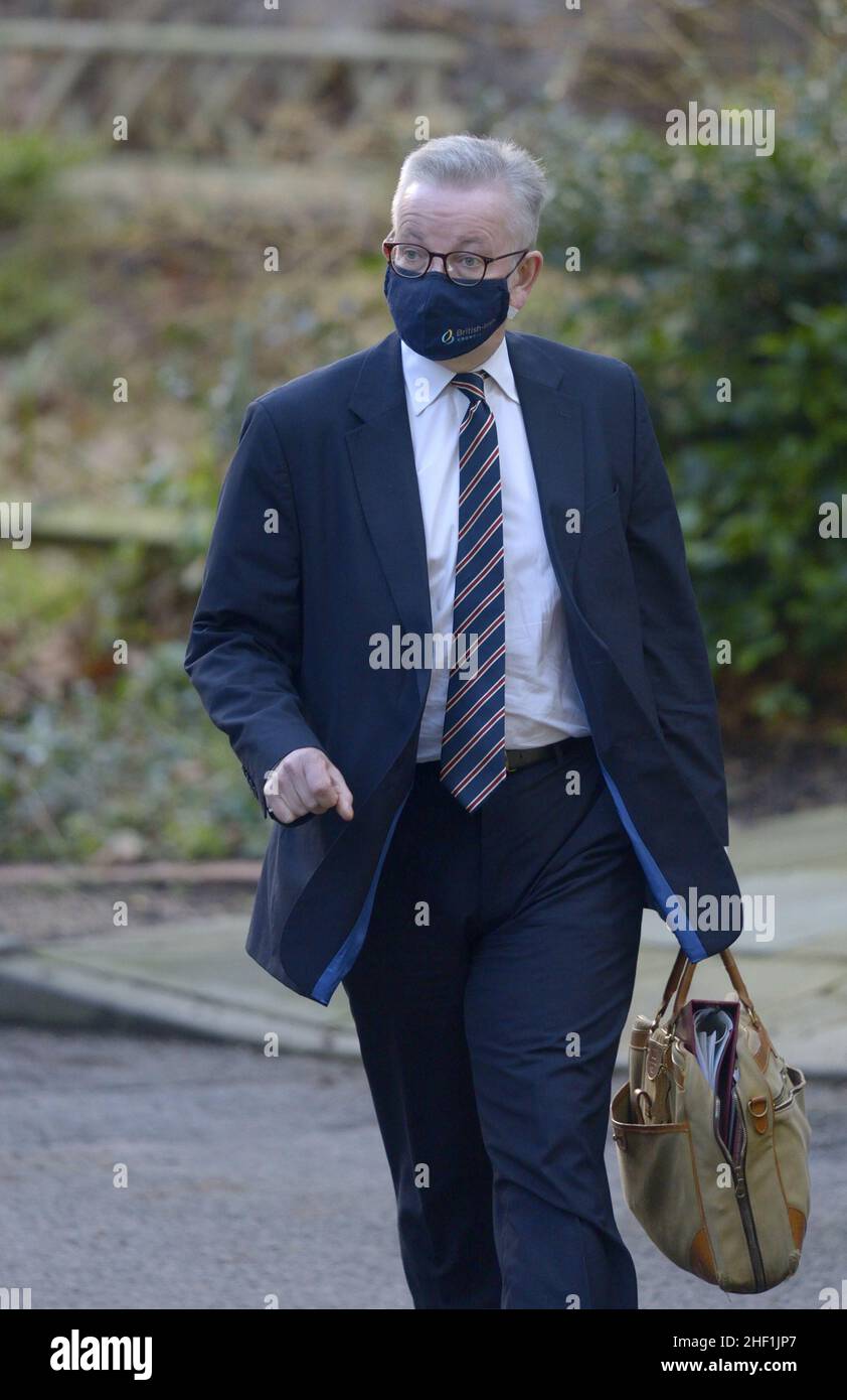 Michael Gove MP (con: Surrey Heath - Segretario di Stato per il livellamento, l'edilizia e le Comunità; Ministro delle relazioni intergovernative) lasciando D. Foto Stock