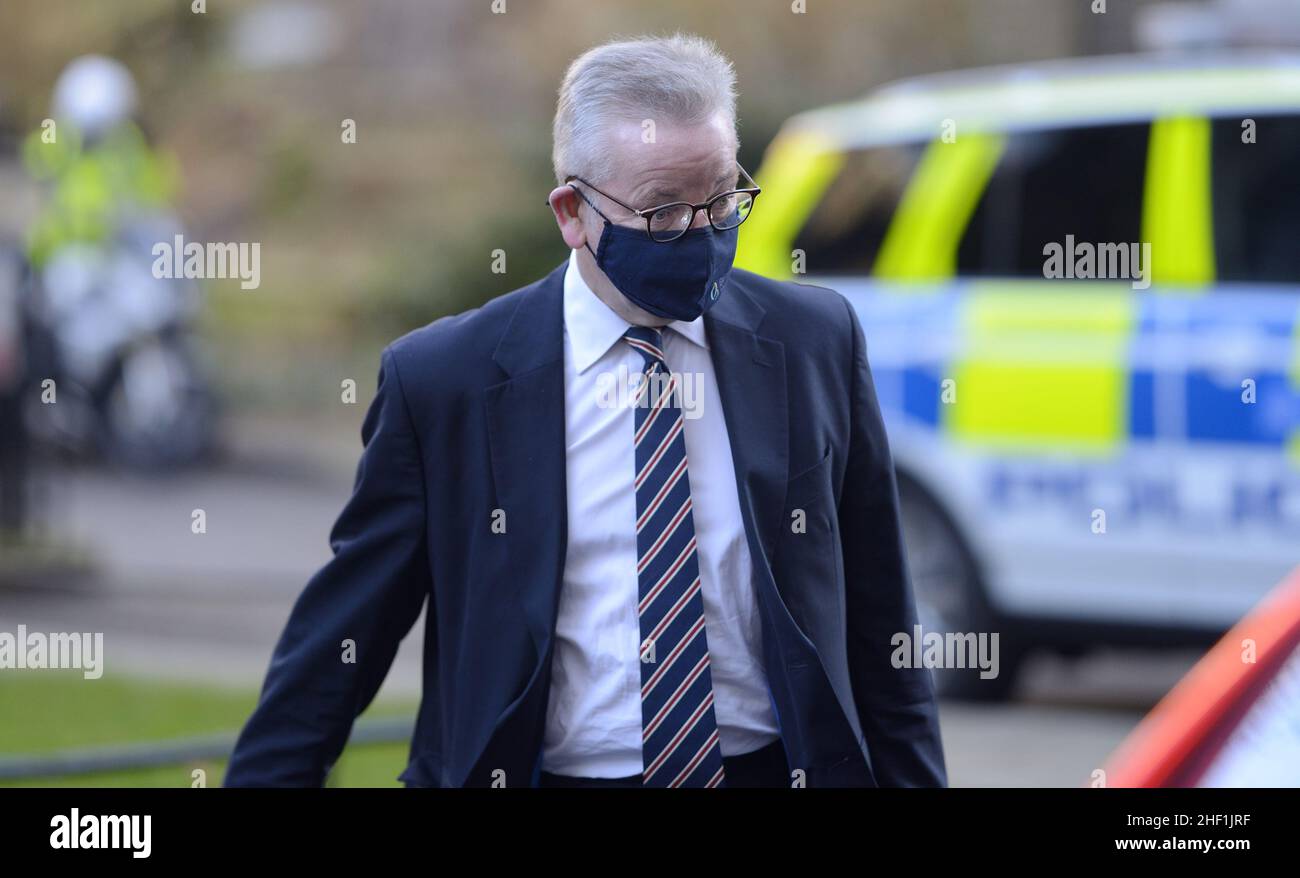 Michael Gove MP (con: Surrey Heath - Segretario di Stato per il livellamento, l'edilizia e le Comunità; Ministro delle relazioni intergovernative) lasciando D. Foto Stock