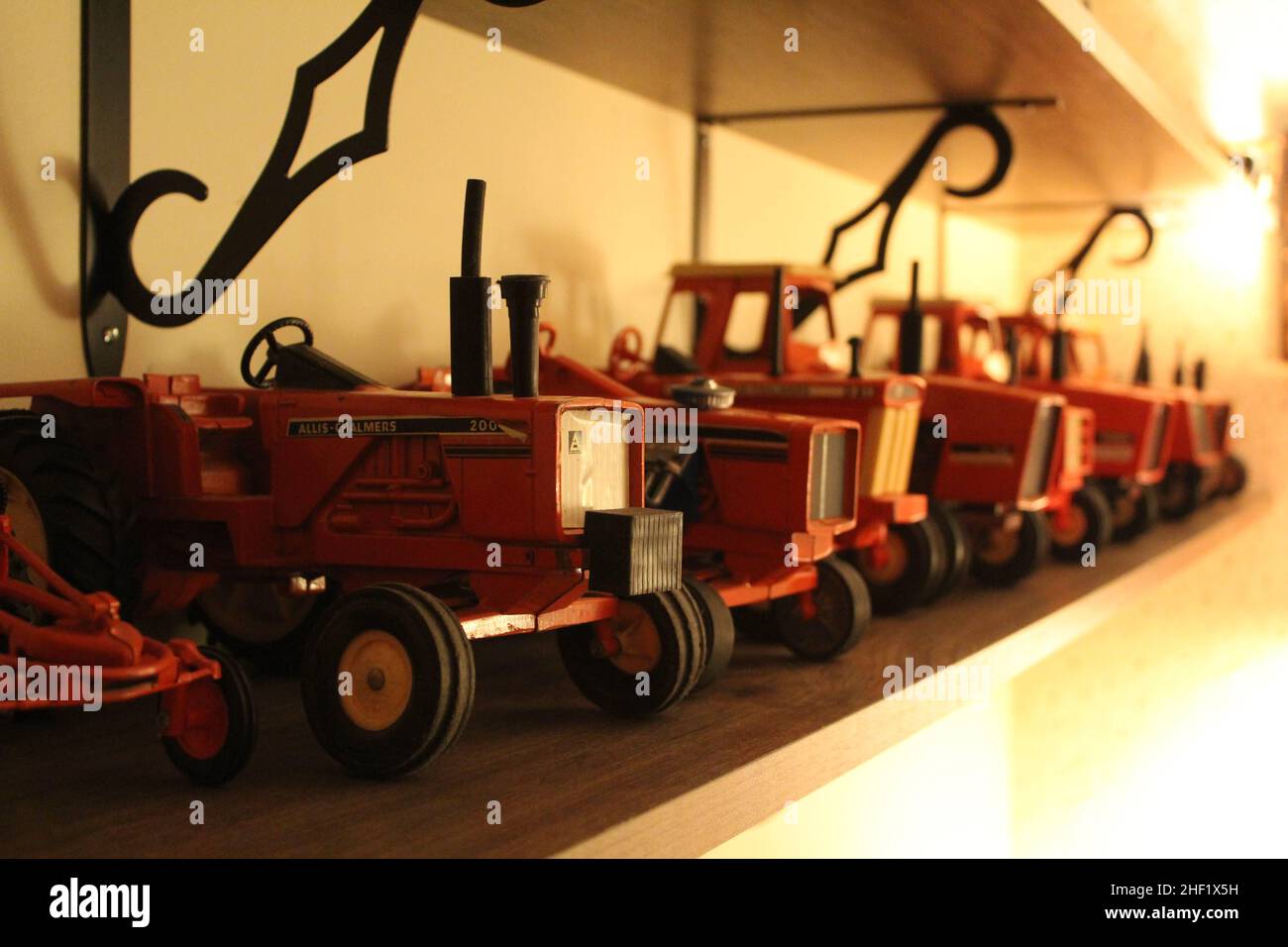 Visualizzazione dei trattori giocattolo Allis-Chalmers Foto Stock