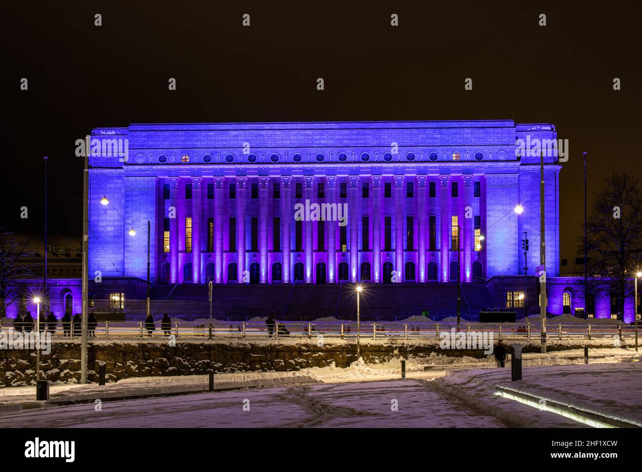 Parlamento illuminato durante il Lux Helsinki Light Art Festival a Helsinki, Finlandia Foto Stock