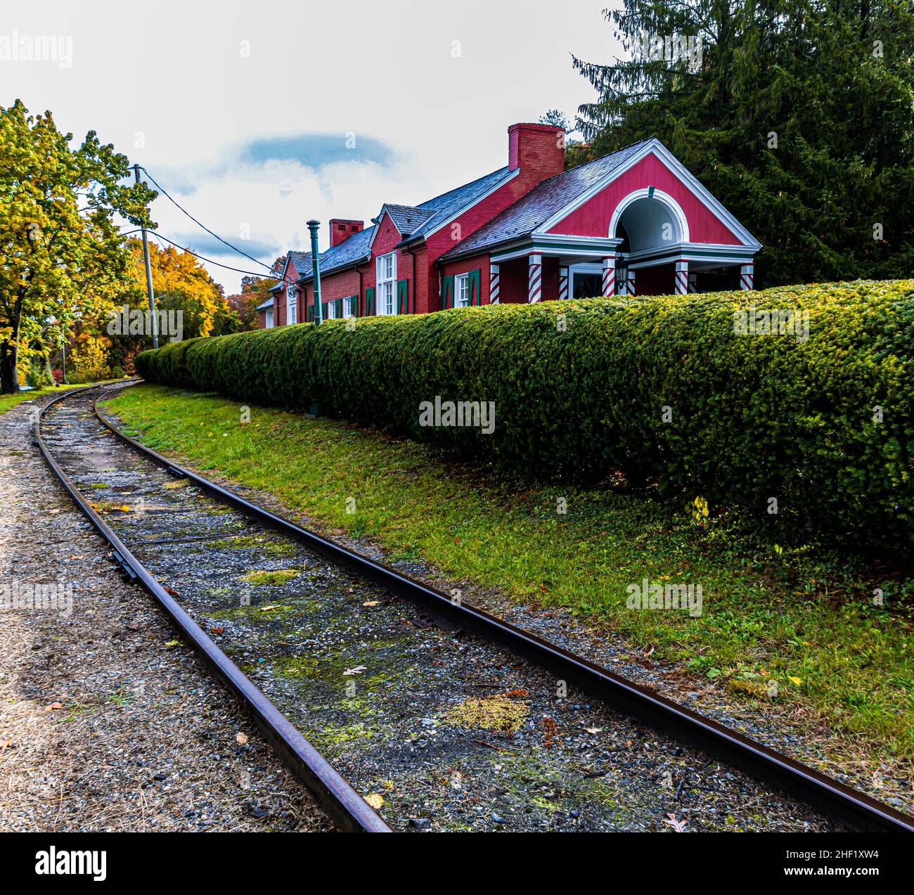 L'Historic White Sulphur Springs Train Depot e il Christmas Store, White Sulphur Springs, West Virginia, USA Foto Stock