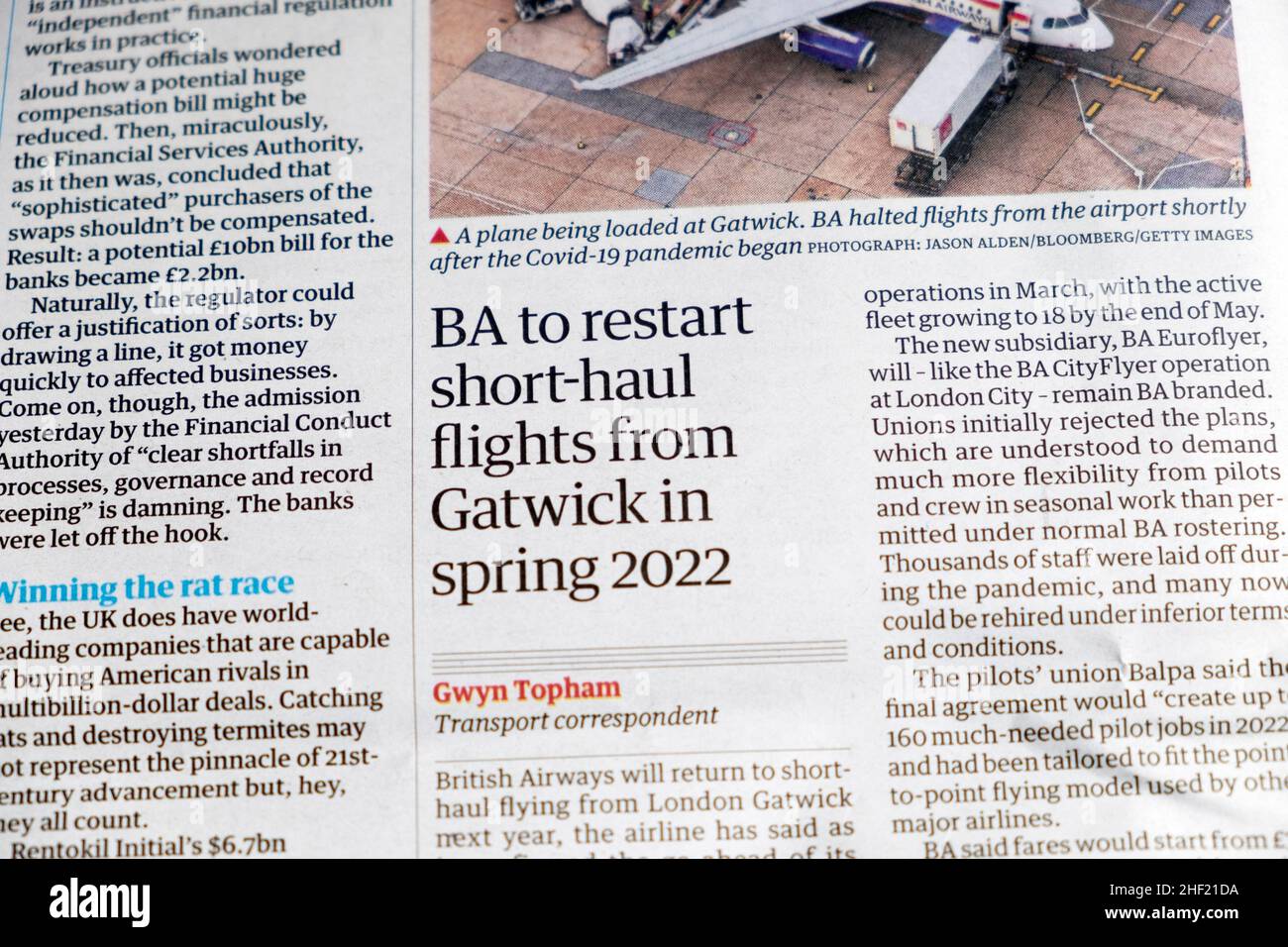 "BA to restart short-haul voli da Gatwick in primavera 2022" Guardian giornale titolo British Airways clipping articolo 14 dicembre 2021 Londra UK Foto Stock