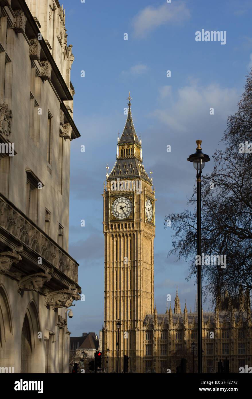 Palazzo della torre dell'orologio di Westminster che ospita la campana conosciuta con il soprannome di Big ben, progettata da Pugin. Erroneamente chiamata la St Stephen's Tower. Foto Stock