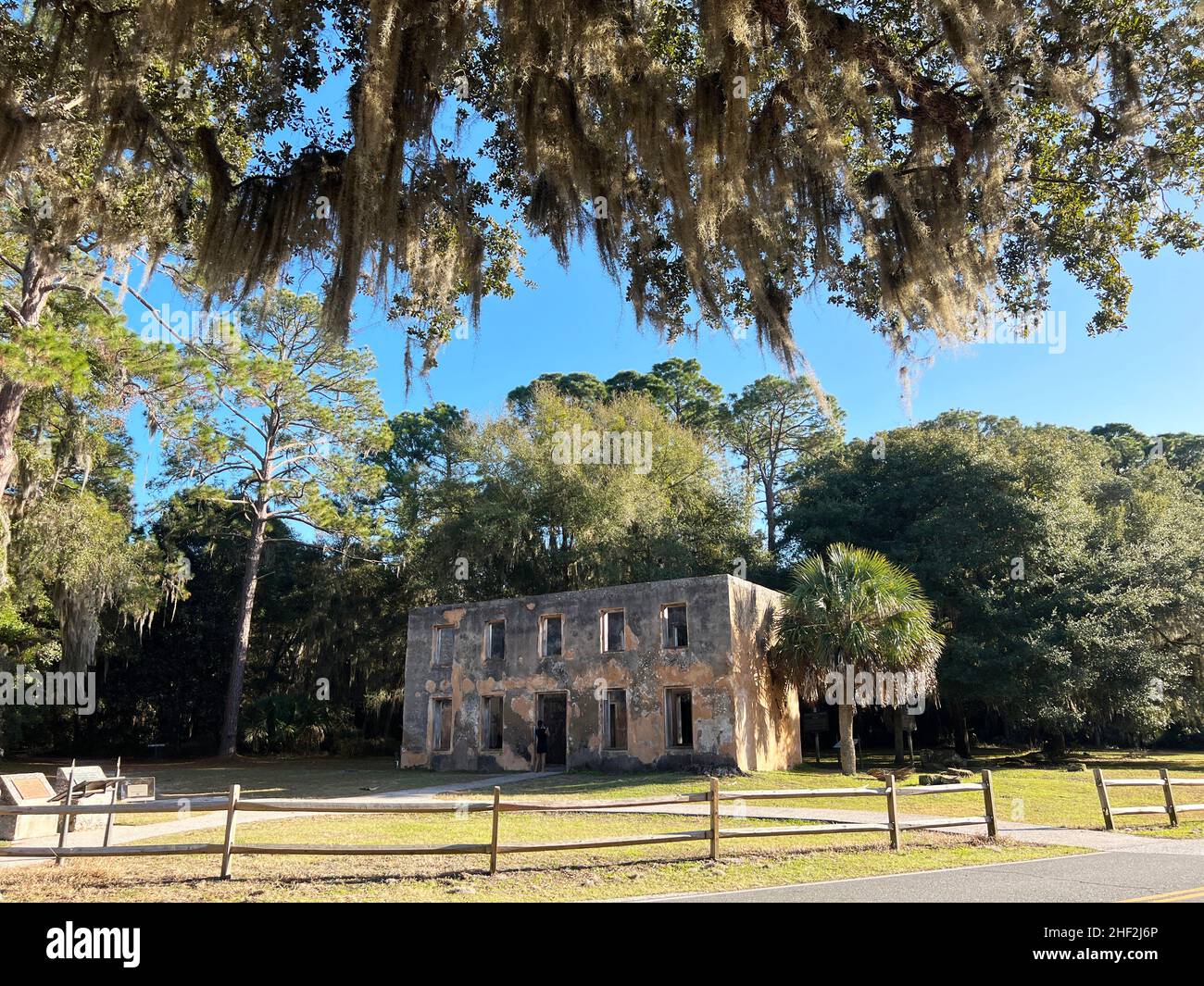 Ricostruita nel 1743, la Horton House sull'Isola di Jekyll è uno degli edifici rimasti più antichi della Georgia, realizzati con tradizionali tabati. Foto Stock