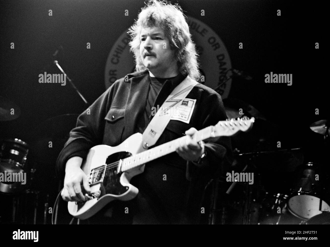 Seymour Duncan, musicista, luziere e uomo d'affari americani, si esibisce in una jam benefica presso il Town & Country Club di Londra, Inghilterra nel 1987. Foto Stock