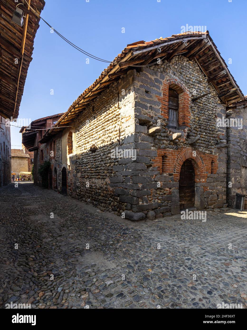Ricetto di Candelo in un tipico borgo medievale in provincia di Biella, Piemonte, Italia Foto Stock